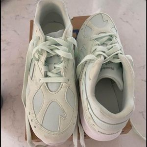 Brand new Reebok sneakers size 7